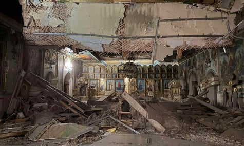 Поврежденный обстрелом Андреевский собор УПЦ МП в Запорожье