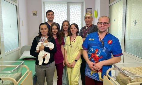 «Унікальна операція»: лікарі сформували немовляті жовчовивідні шляхи за допомогою робота