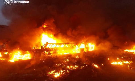 На Сумщині спалахнула масштабна пожежа через зіткнення машин. Два водії загинули