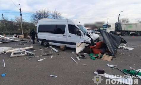 В Волынской области маршрутка въехала в блокпост: среди пострадавших — полицейский и доброволец